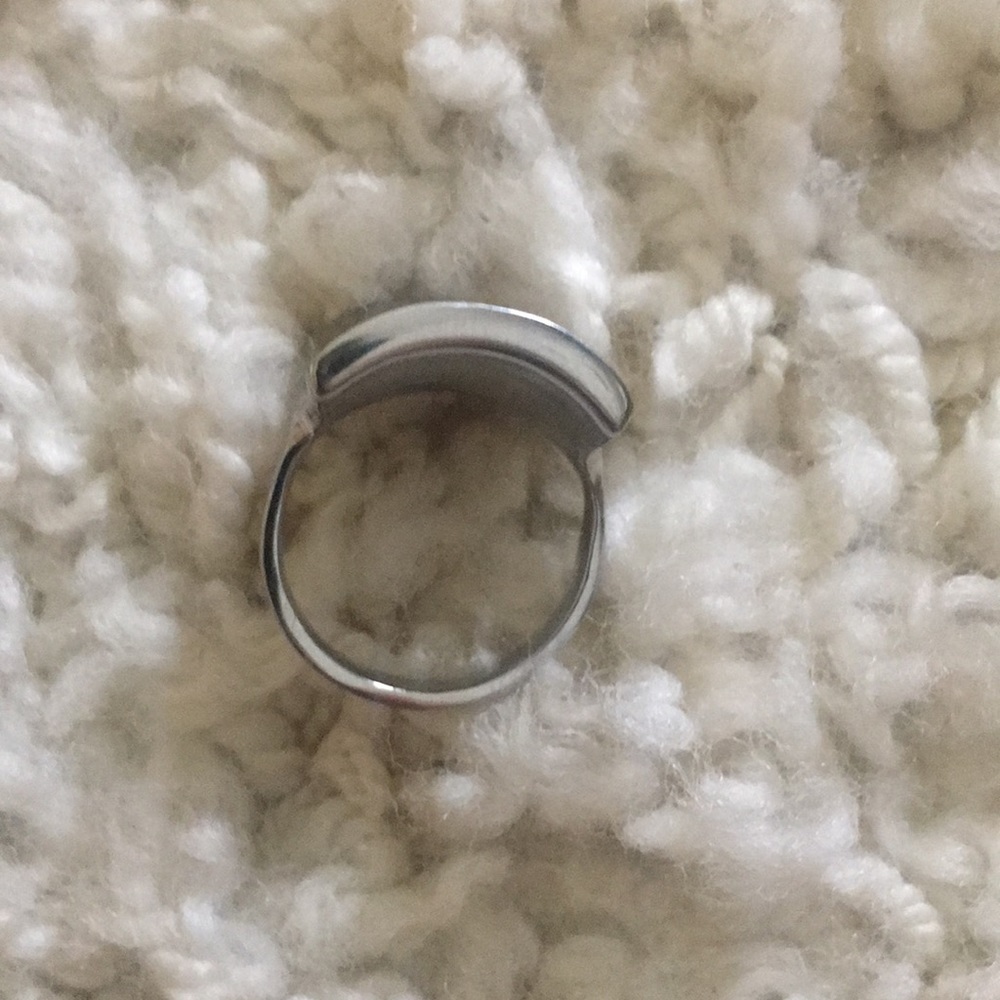Large silver ring - Picture 3 of 3